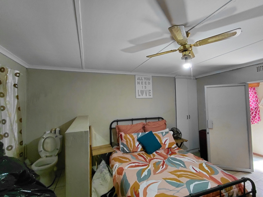 To Let 2 Bedroom Property for Rent in Flamwood North West